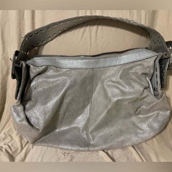 Kathy Van Zeeland Silver Shoulder Bag - Picture 1 of 15